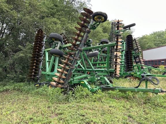 Image of John Deere 637 equipment image 1