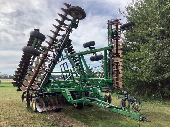 2010 John Deere 637 Equipment Image0