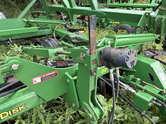 Image of John Deere 637 equipment image 4