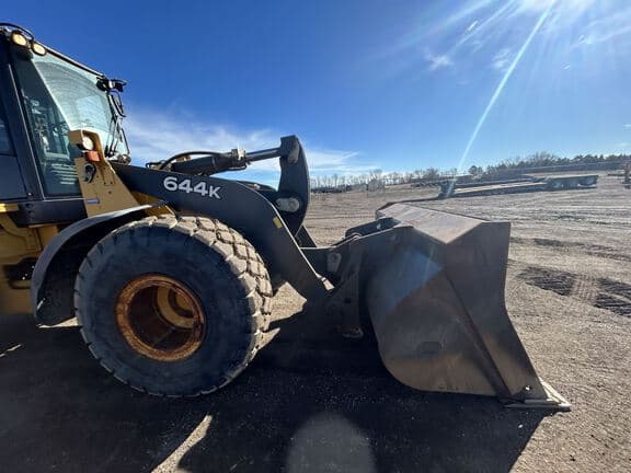 Image of John Deere 644K equipment image 4