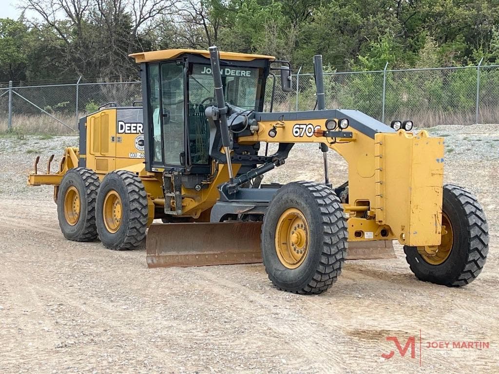 Image of John Deere 670G Primary image
