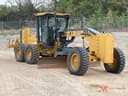 2010 John Deere 670G Image
