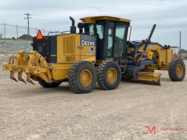 Image of John Deere 670G equipment image 2