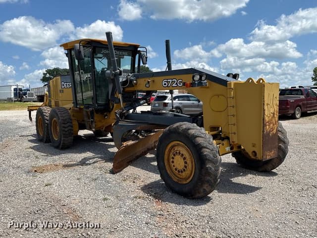 Image of John Deere 672G equipment image 2