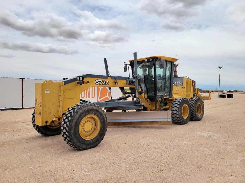 Image of John Deere 672G Primary image