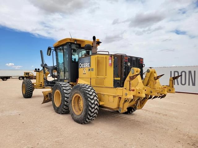 Image of John Deere 672G equipment image 2