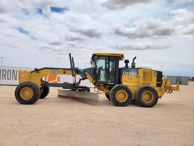 Image of John Deere 672G equipment image 1