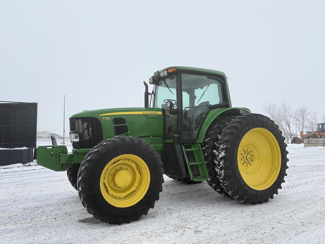 Image of John Deere 7130 Primary image