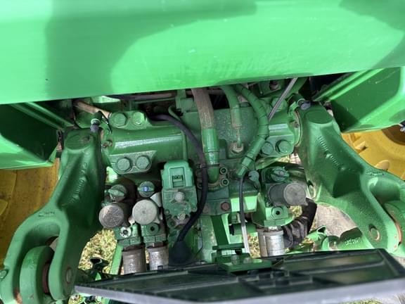 Image of John Deere 7130 equipment image 4