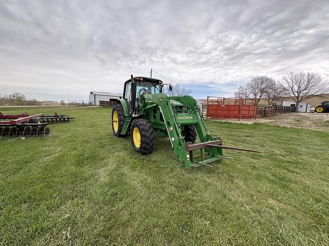 Image of John Deere 7130 equipment image 1