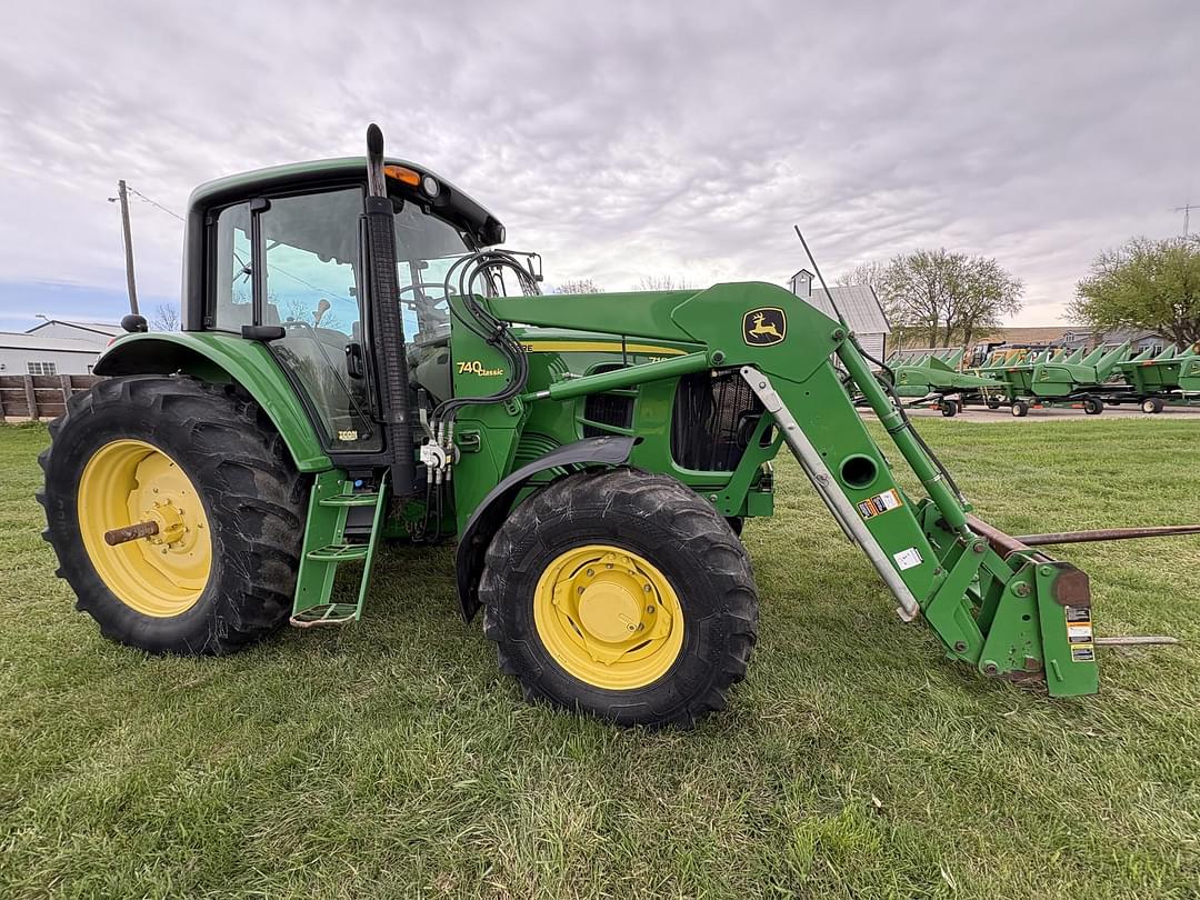 Image of John Deere 7130 Primary image