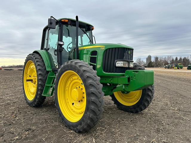 Image of John Deere 7130 equipment image 3