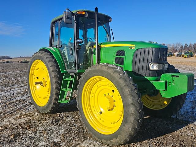 Image of John Deere 7130 equipment image 1