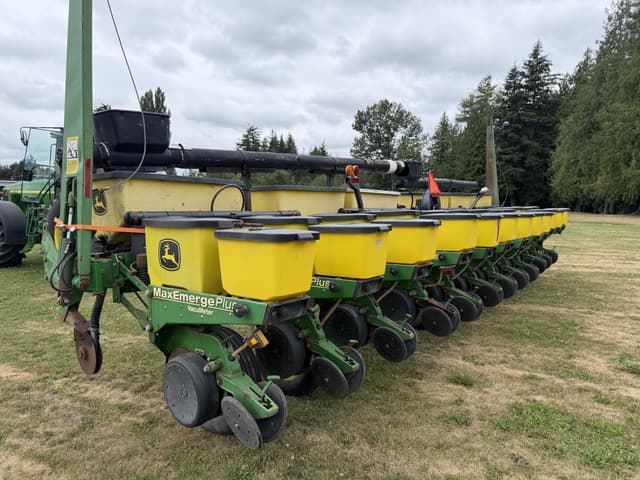 Image of John Deere 1770 equipment image 2