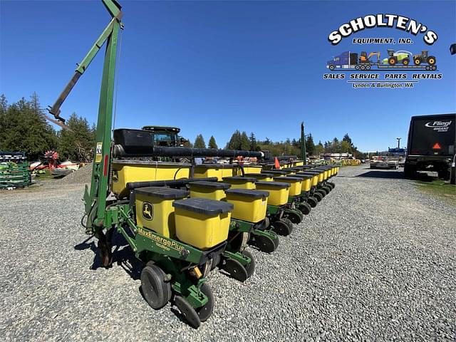 Image of John Deere 7200 equipment image 2