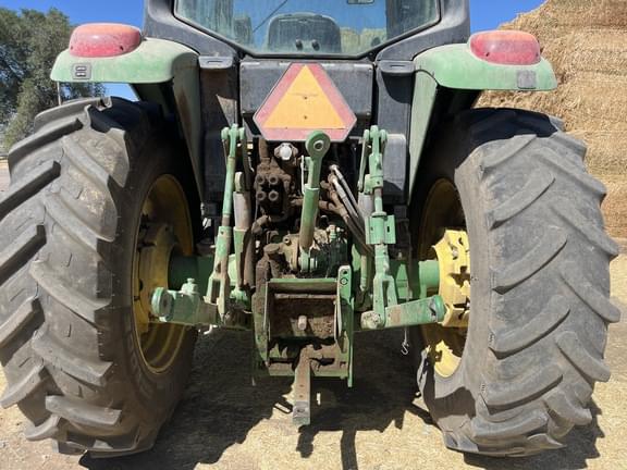 Image of John Deere 7230 equipment image 2