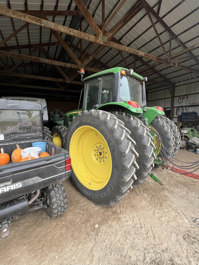 Image of John Deere 7230 equipment image 1