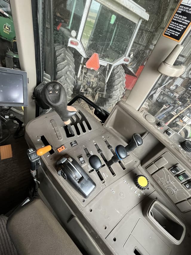 Image of John Deere 7230 equipment image 4