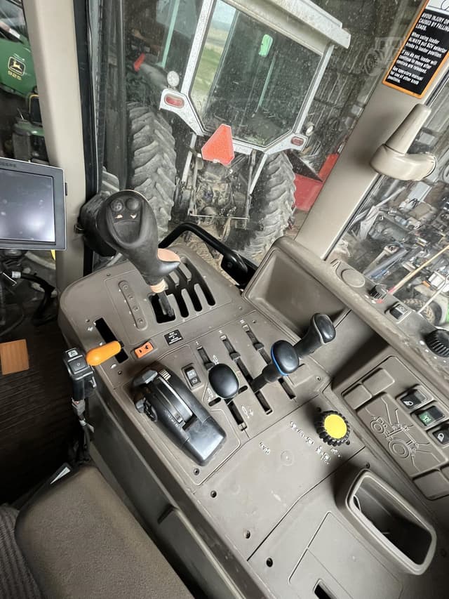 Image of John Deere 7230 equipment image 4