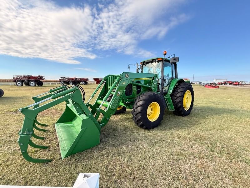2010 John Deere 7230 Equipment Image0