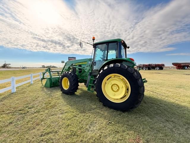 Image of John Deere 7230 equipment image 2