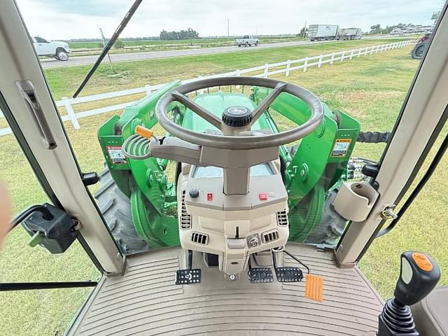 Image of John Deere 7230 equipment image 4