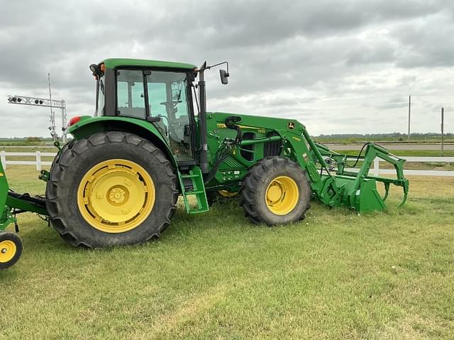Image of John Deere 7230 equipment image 1