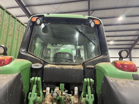 Image of John Deere 7330 equipment image 4