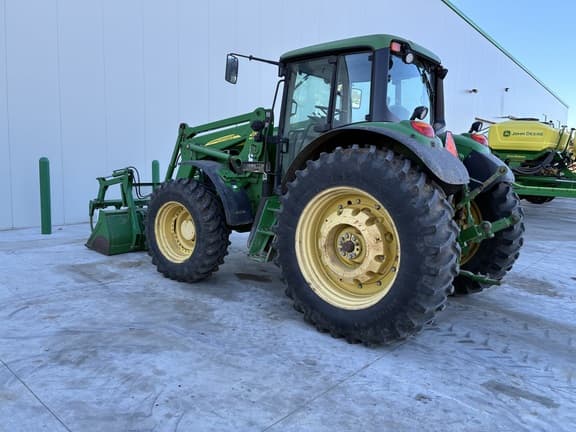 Image of John Deere 7330 equipment image 4