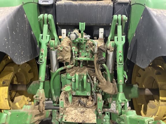 Image of John Deere 7330 equipment image 3