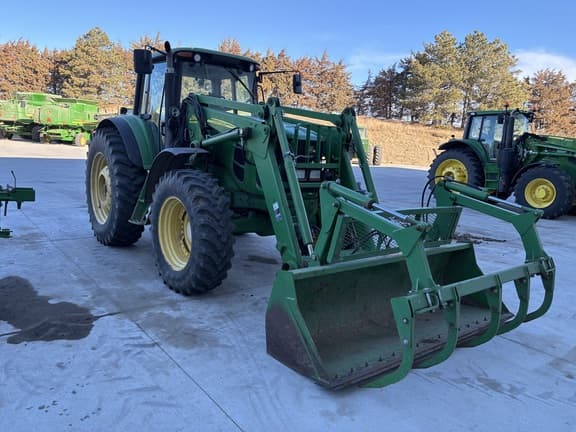 Image of John Deere 7330 Primary image