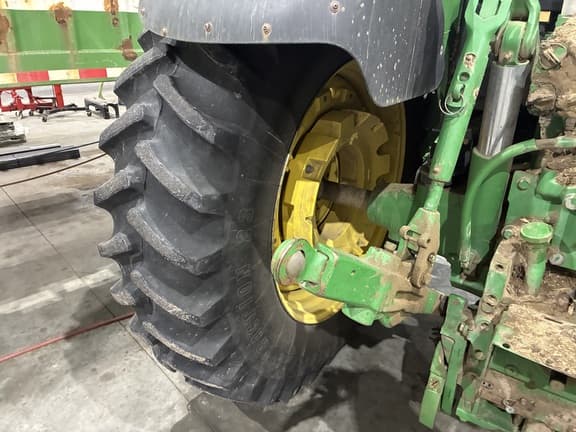 Image of John Deere 7330 equipment image 2