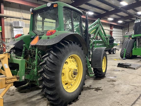 Image of John Deere 7330 equipment image 3