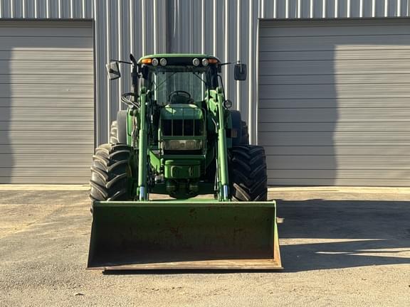 Image of John Deere 7330 equipment image 2