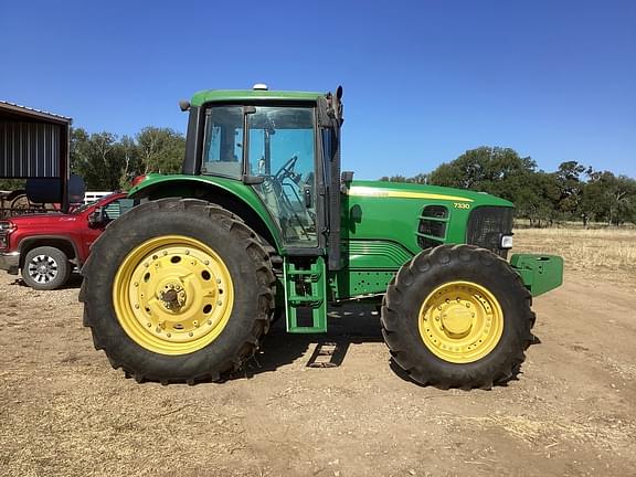 Image of John Deere 7330 equipment image 2