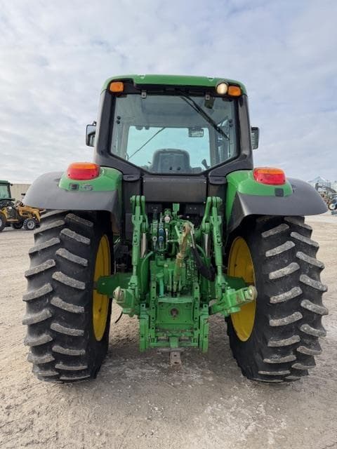 Image of John Deere 7330 equipment image 3