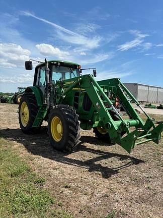 Image of John Deere 7330 equipment image 3