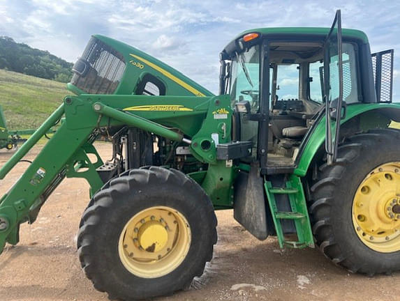 Image of John Deere 7330 Primary image