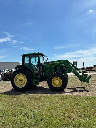 Image of John Deere 7330 equipment image 4