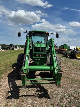 Image of John Deere 7330 equipment image 2