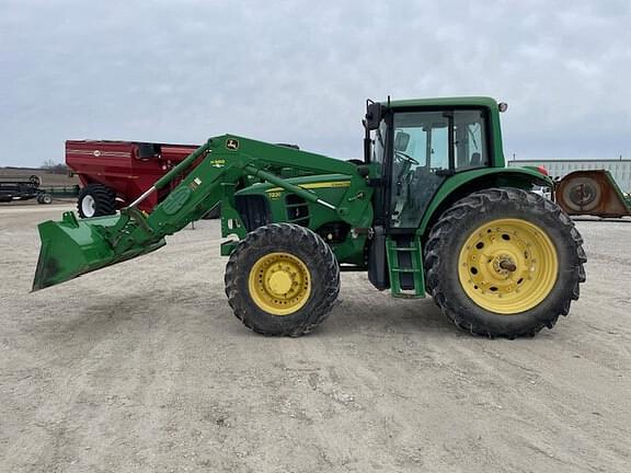 Image of John Deere 7330 equipment image 2