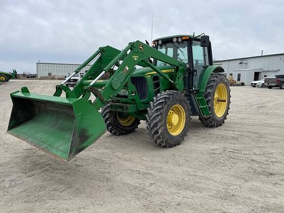 Image of John Deere 7330 equipment image 3