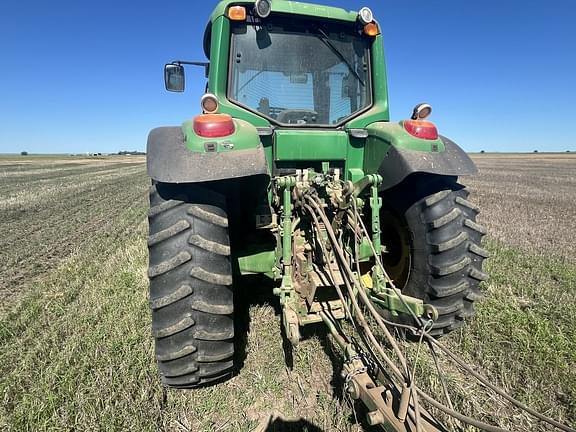 Image of John Deere 7330 equipment image 3