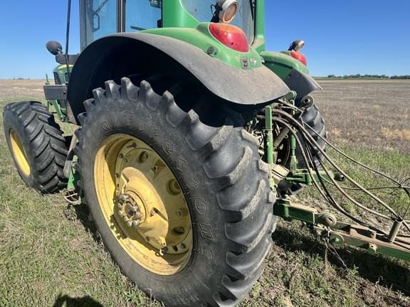 Image of John Deere 7330 equipment image 2