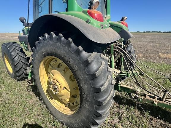Image of John Deere 7330 equipment image 2