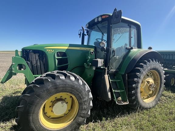 Image of John Deere 7330 Primary image
