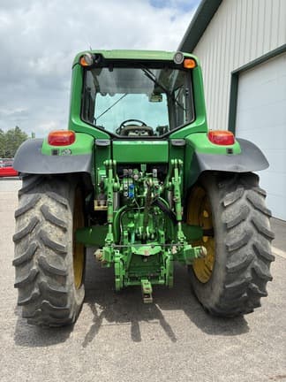 Image of John Deere 7330 equipment image 2