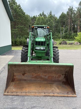 Image of John Deere 7330 equipment image 4