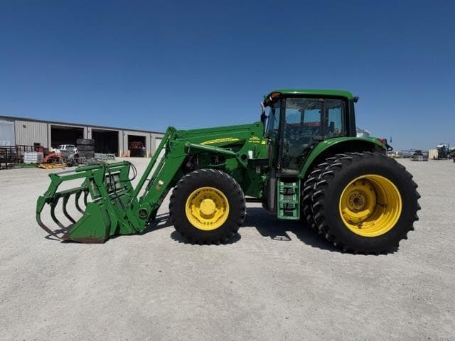 Image of John Deere 7330 equipment image 1