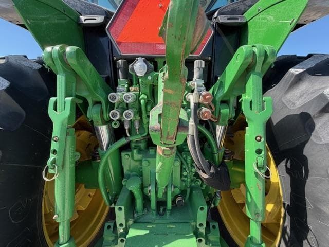 Image of John Deere 7330 equipment image 4
